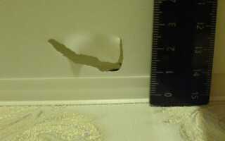 Ремонт натяжных потолков: последовательность и устранение порезов