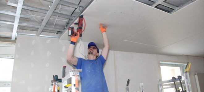 Как крепить гипсокартон к потолку на профиль и без каркаса