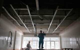 Панели для подвесного потолка: основные виды отделочных реек и кассет и свойства в эксплуатации