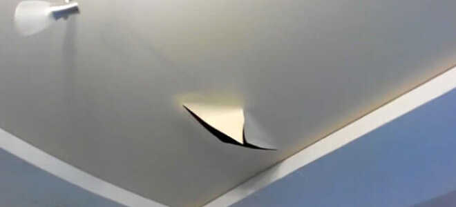 Порвался натяжной потолок: что делать, как починить, если он порвался или лопнул возле люстры, как рвется