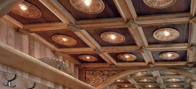 Деревянный потолок своими руками, как сделать конструкцию под старину, основные типы покрытий, примеры на фото +видео
