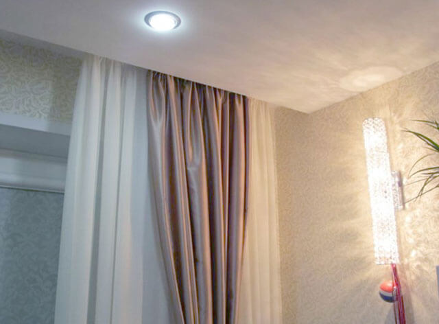 установка потолочных карнизов на натяжные потолки