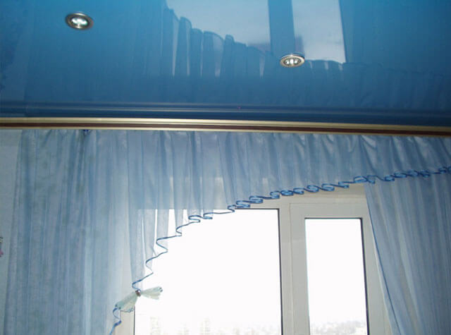 какой карниз лучше если натяжной потолок