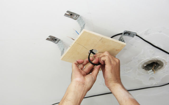 Закладная для люстры