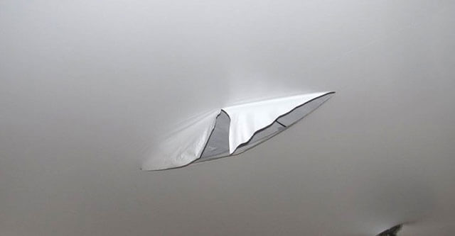 заделать дырку в натяжном потолке дырка в натяжном потолке что делать