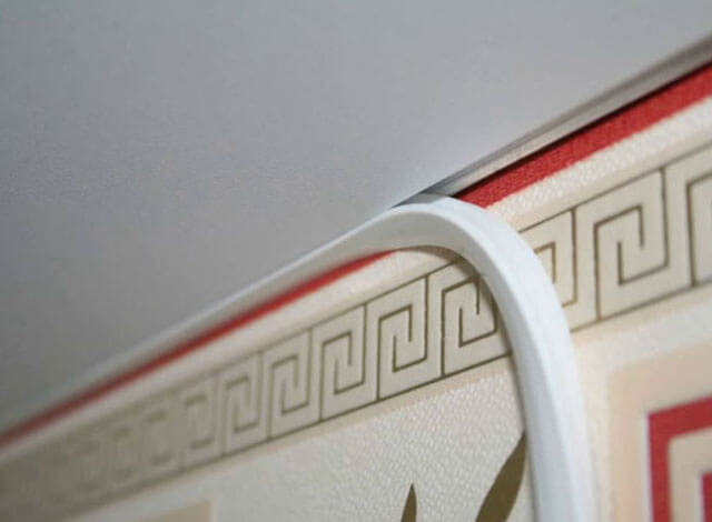 гибкий плинтус на потолок