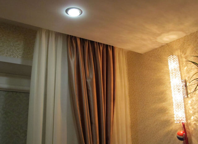натяжной потолок скрытая гардина встроенный карниз в натяжном потолке