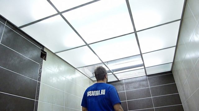 Потолок со съемными панелями
