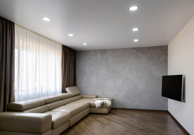 Потолок со встроенными светильниками