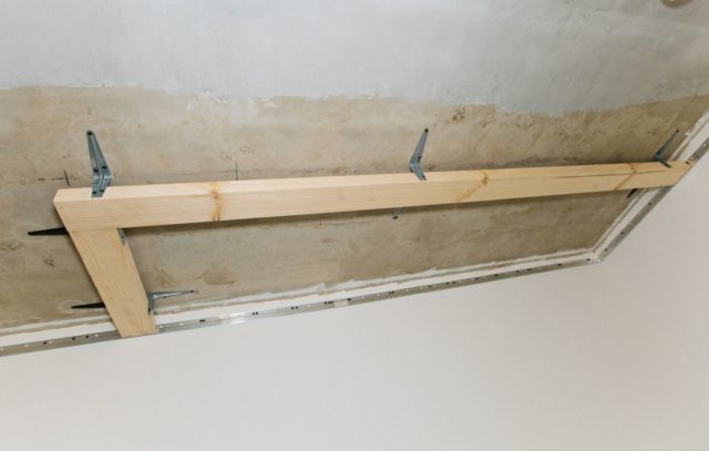 П-образная закладная под карниз